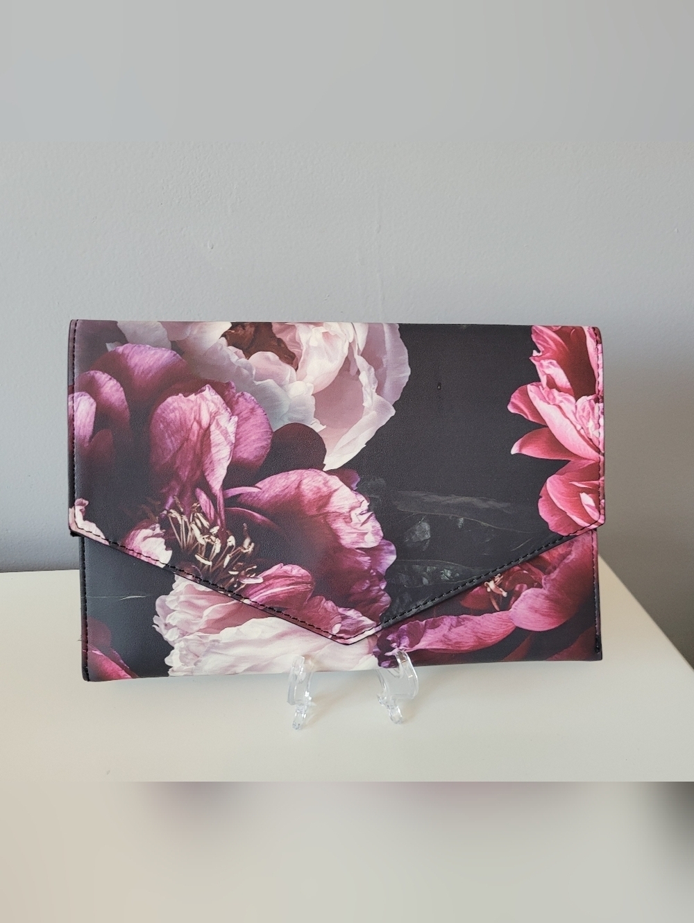 Saint Ivvy Mika Clutch, BNWOT